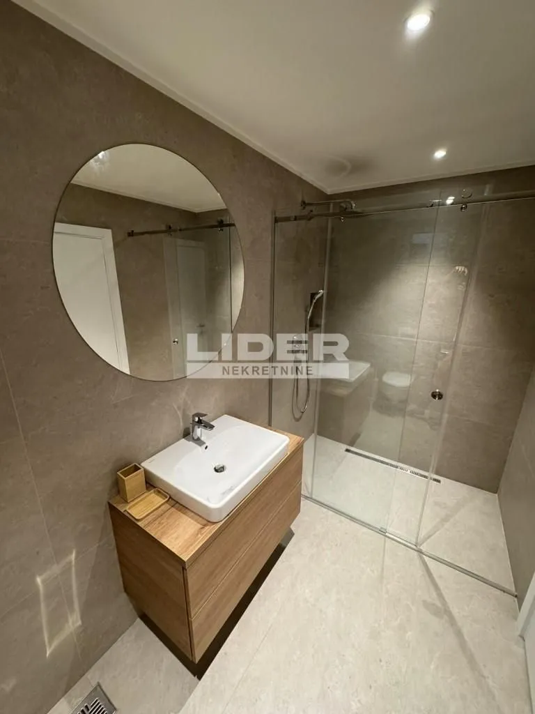 Rent, four bedroom apartment, 90m², Crveni Krst, Beograd