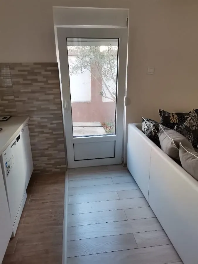 Izdavanje, kuća, 40m², Stari Aerodrom, Podgorica