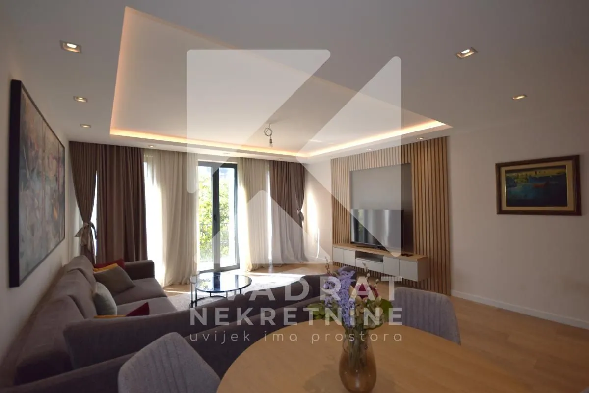 Izdavanje, dvosoban stan, 120m², Centar, Podgorica