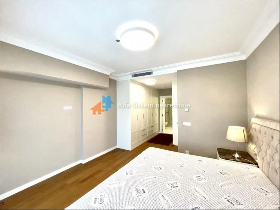 Izdavanje, četvorosoban stan, 123m², Novi Beograd Blok 65, Novi Beograd Sve Podlokacije