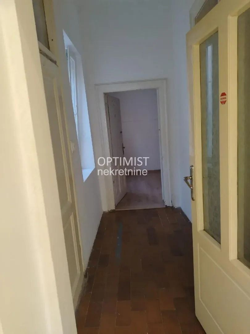 Izdavanje, poslovni prostor, 58m², Đeram Pijaca, Beograd