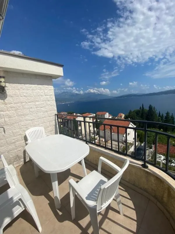 Prodaja, dvosoban stan, 65m², Baošići, Herceg Novi