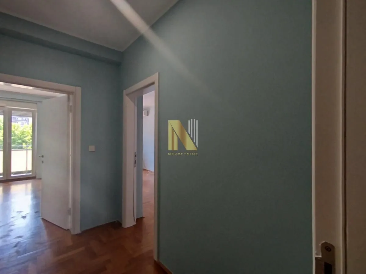 Izdavanje, trosoban stan, 78m², Centar, Novi Sad
