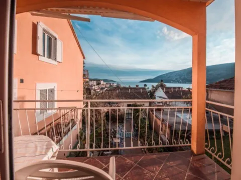 Izdavanje, dvosoban stan, 50m², Igalo, Herceg Novi