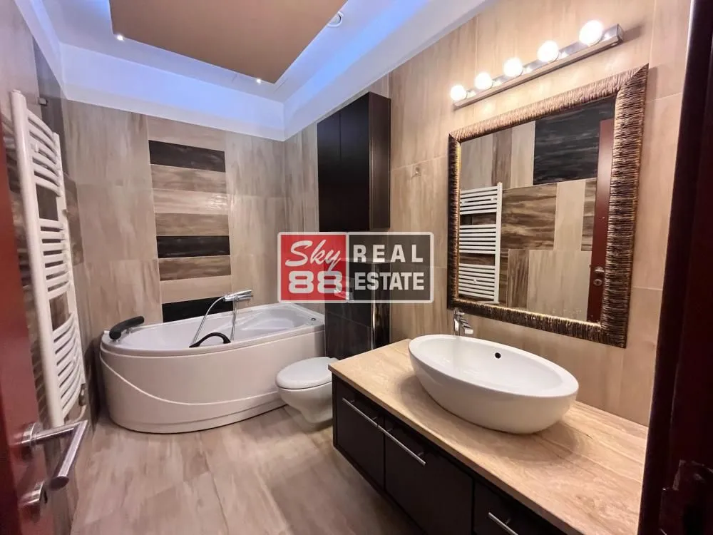 Rent, four bedroom apartment, 130m², Senjak, Beograd