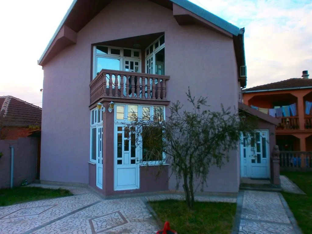 Izdavanje, kuća, 130m², Zabjelo, Podgorica