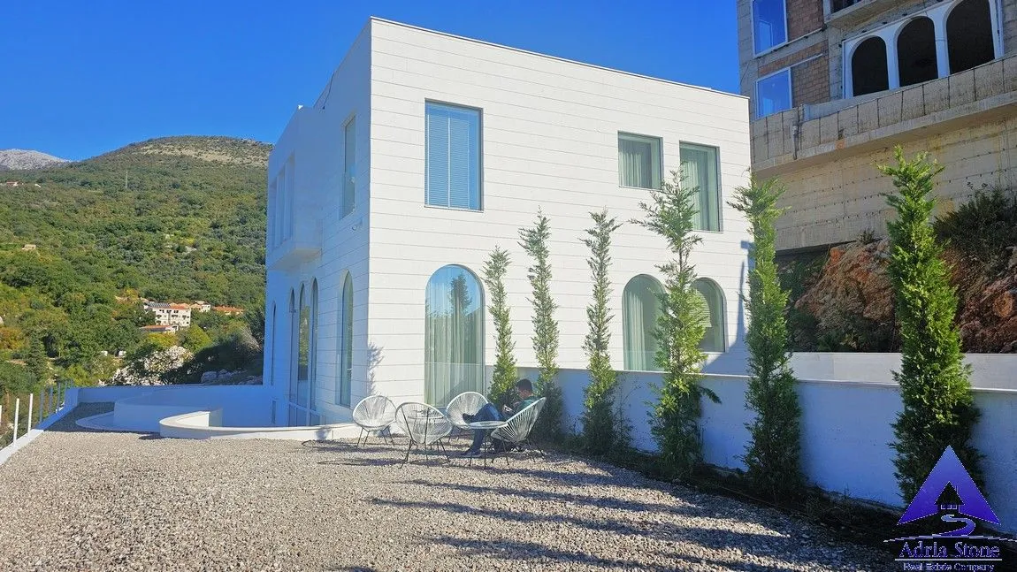Sale, house, 350m², Kamenovo, Budva