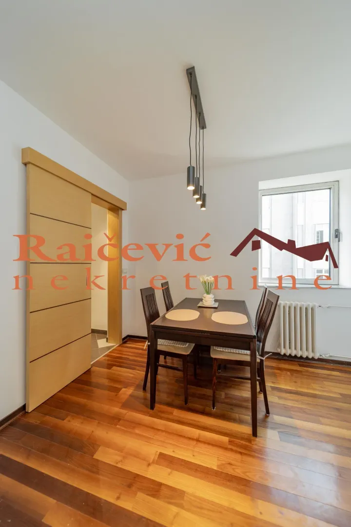 Prodaja, trosoban stan, 98m², Centar, Stara Pazova