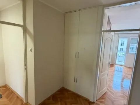 Izdavanje, dvosoban stan, 88m², Centar, Podgorica - image 10