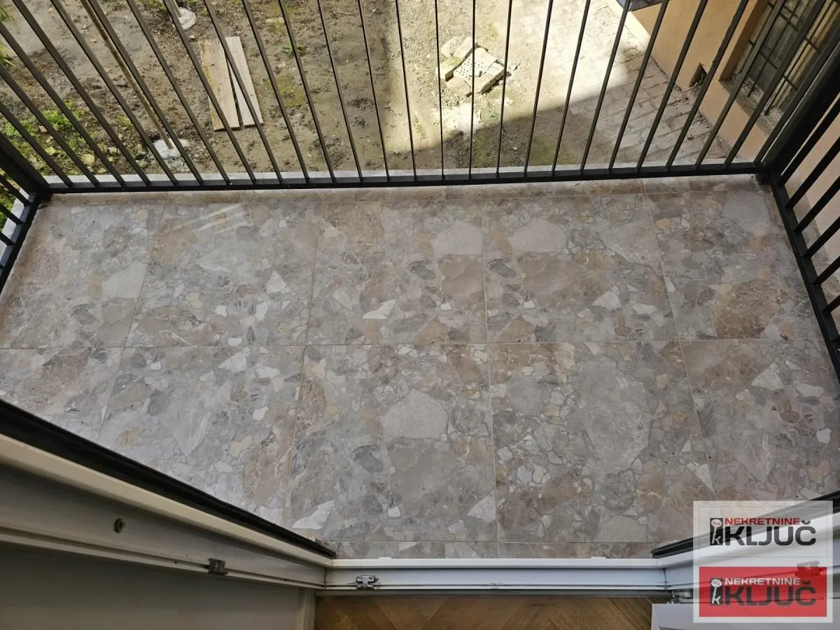 Prodaja, trosoban stan, 75m², Centar, Novi Sad