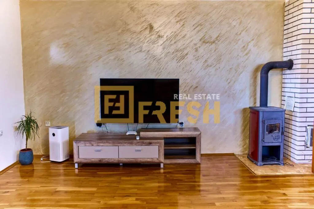 Izdavanje, kuća, 160m², Tološi, Podgorica