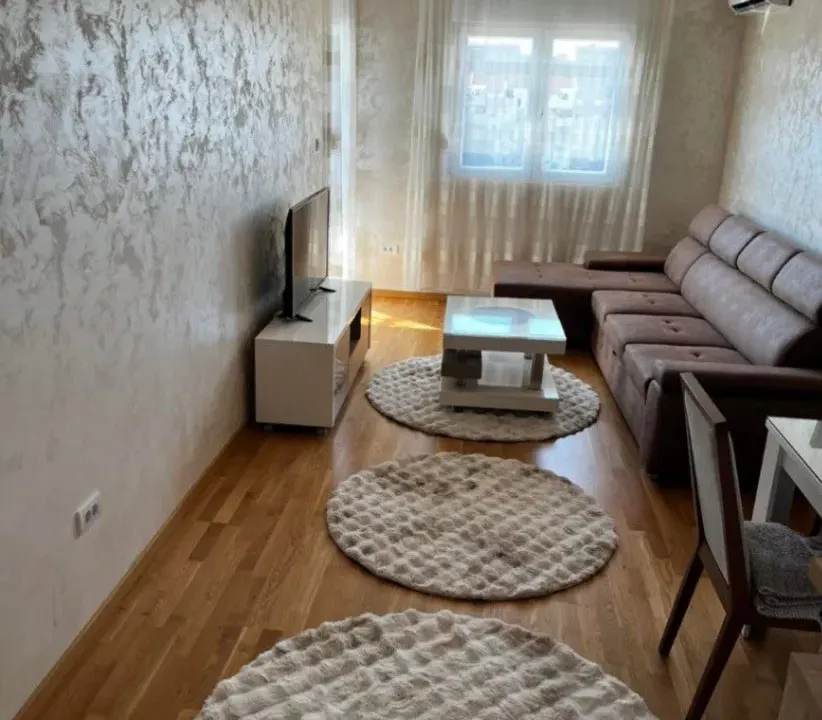 Izdavanje, jednosoban stan, 43m², Stari Aerodrom, Podgorica