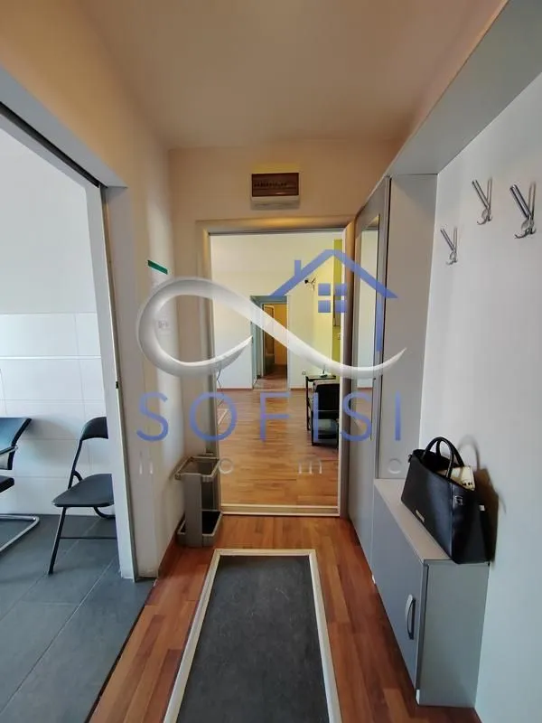 Izdavanje, poslovni prostor, 80m², Centar, Novi Sad