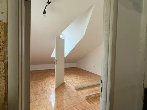 Izdavanje, poslovni prostor, 150m², Centar, Podgorica - image 3