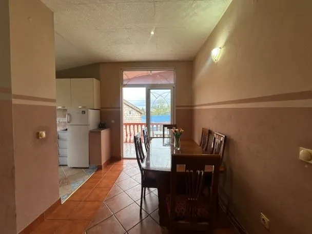 Izdavanje, trosoban stan, 130m², Bar, Crna Gora