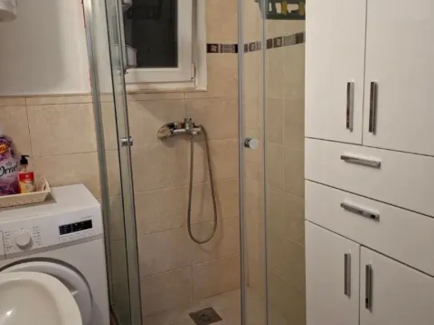 Izdavanje, dvosoban stan, 60m², Dobrota, Kotor - image 13