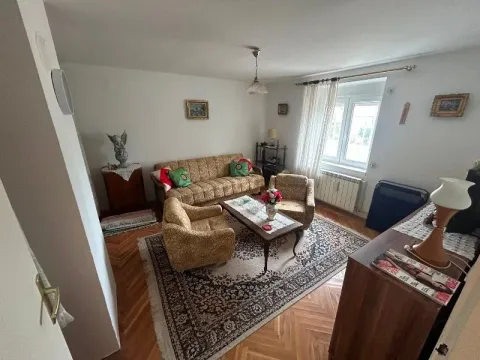 Living room with seating furniture, rug, and window. - image 7