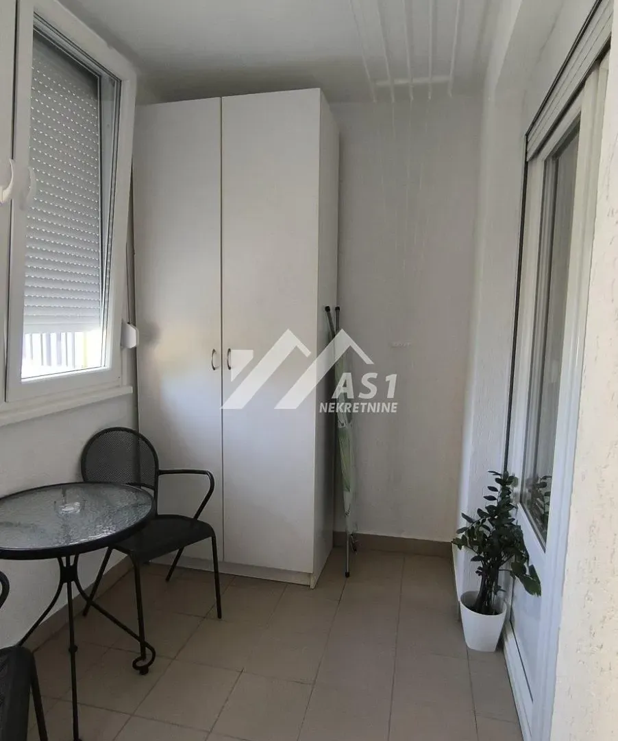 Izdavanje, dvosoban stan, 43m², Bulevar Oslobodjenja, Novi Sad Sve Podlokacije