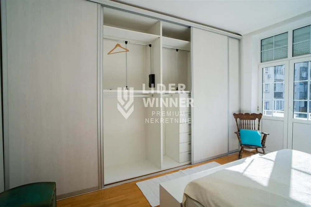 Izdavanje, četvorosoban stan, 130m², Stari Grad, Beograd
