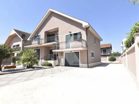 Rent, house, 200m², Stari Aerodrom, Podgorica - image 23