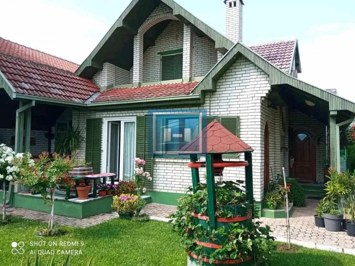 Prodaja, kuća, 350m², Lipova, Vrnjačka Banja