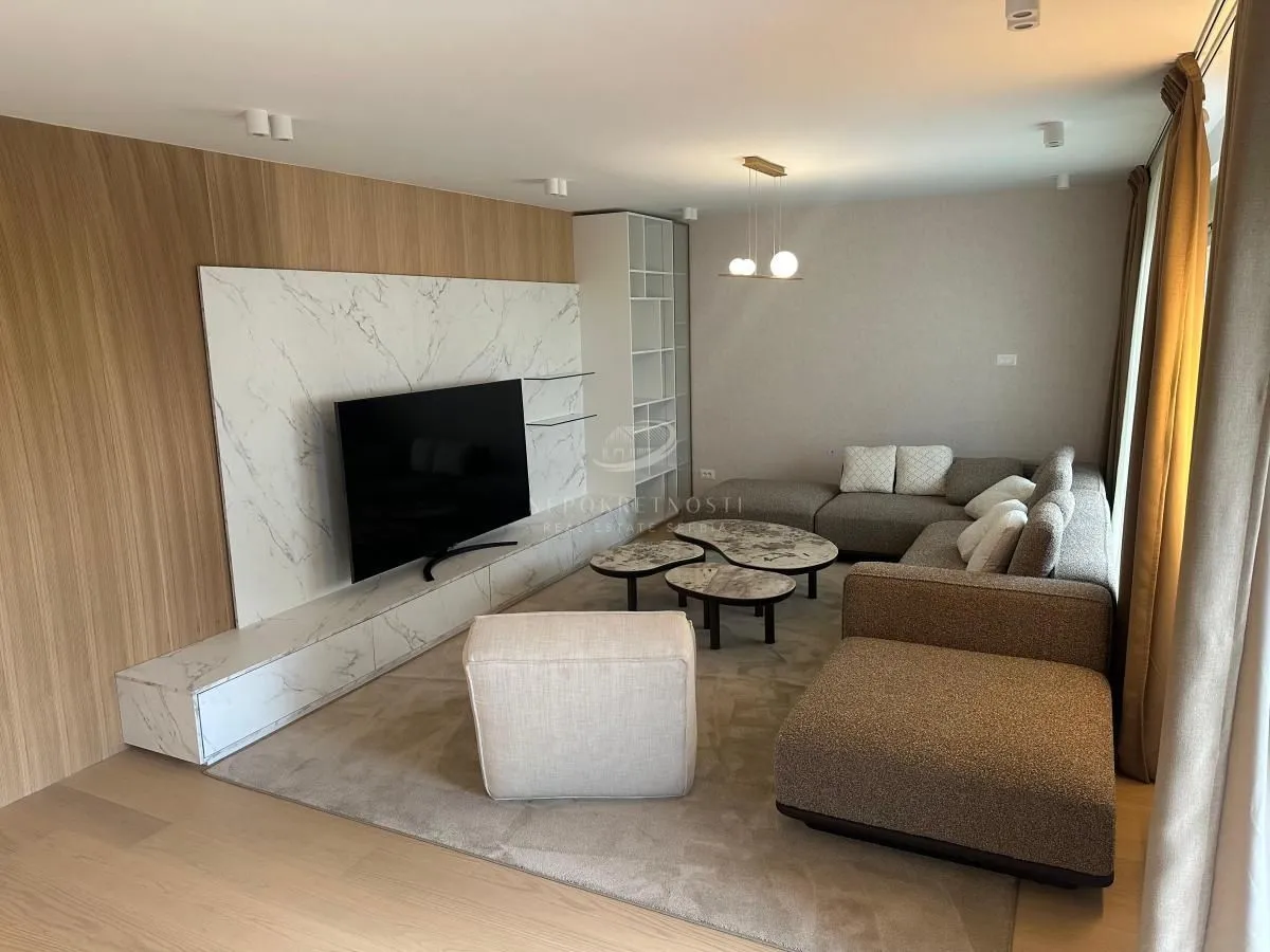 Izdavanje, četvorosoban stan, 130m², Južni Bulevar, Vračar Sve Podlokacije