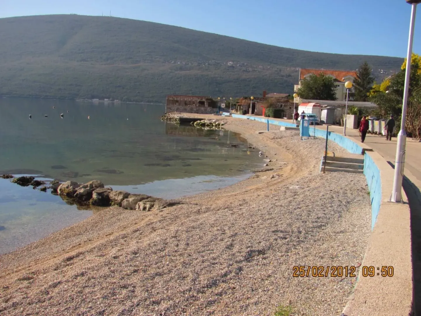 Izdavanje, dvosoban stan, 47m², Đenovići, Herceg Novi