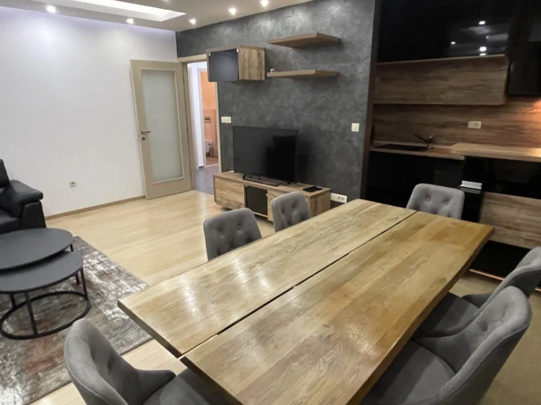 Izdavanje, trosoban stan, 100m², City Kvart, Podgorica