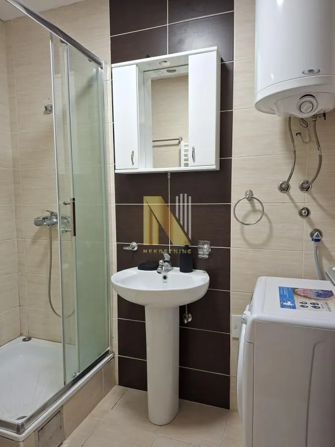 Izdavanje, garsonjera, 35m², Bulevar Oslobodjenja, Novi Sad Sve Podlokacije