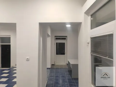 Izdavanje, poslovni prostor, 70m², Ruma, Srbija - image 9