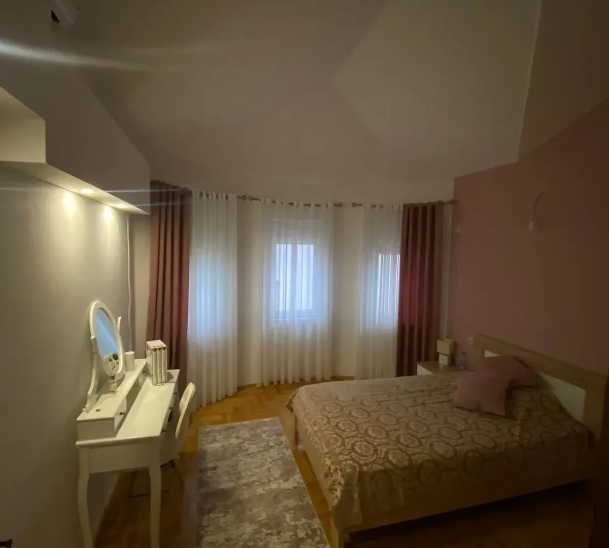 Izdavanje, kuća, 250m², Karaburško Polje, Podgorica