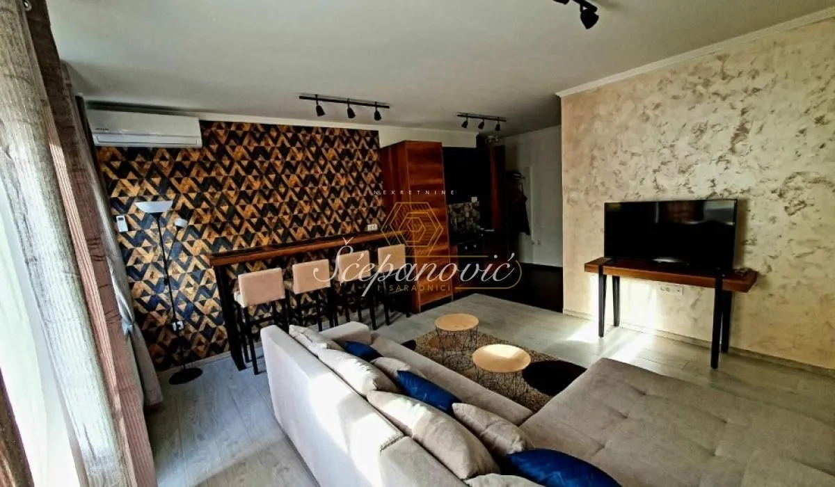 Izdavanje, stan, 57m², Centar, Novi Sad