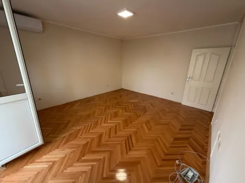 Izdavanje, dvosoban stan, 88m², Centar, Podgorica - image 5