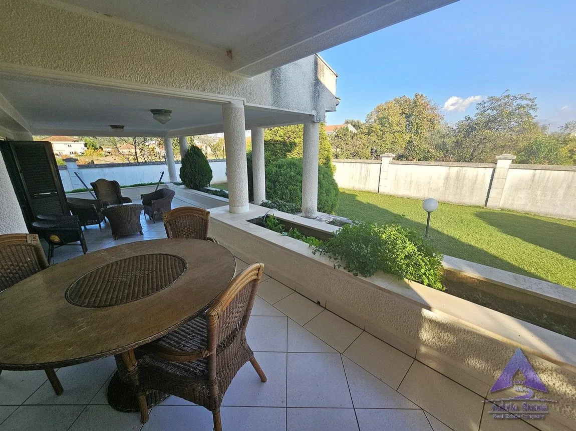 Sale, house, 308m², Tološi, Podgorica