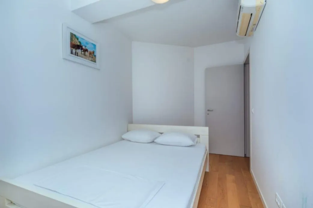 Rent, apartment, 78m², Pržno, Budva