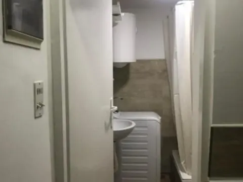 Izdavanje, garsonjera, 24m², Podbara, Novi Sad Sve Podlokacije - image 6