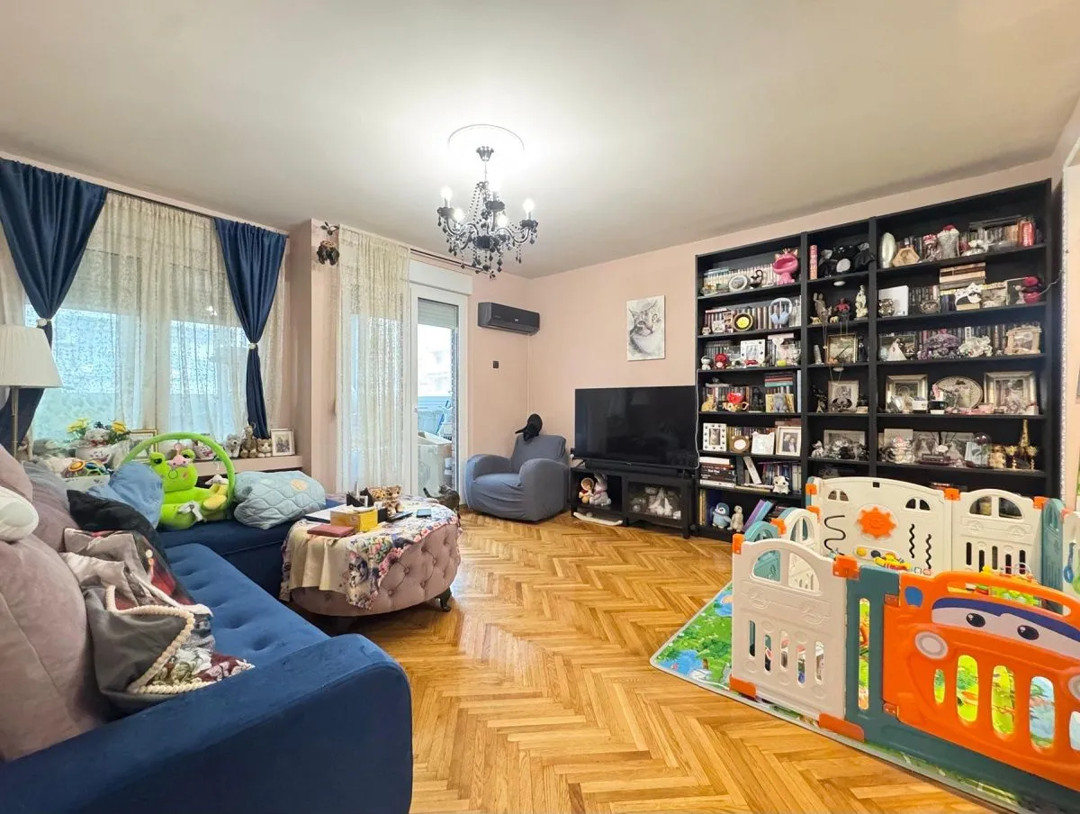 Prodaja, trosoban stan, 84m², Kalenić Pijaca, Vračar Sve Podlokacije