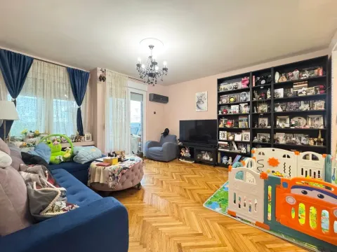 Sale, three bedroom apartment, 84m², Kalenić Pijaca, Vračar Sve Podlokacije - image 4