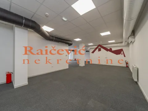 Izdavanje, poslovni prostor, 140m², Čukarica, Beograd - image 14