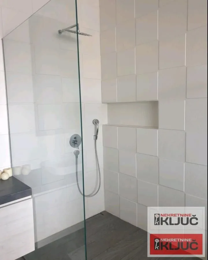 Prodaja, trosoban stan, 134m², Sajmište, Novi Sad