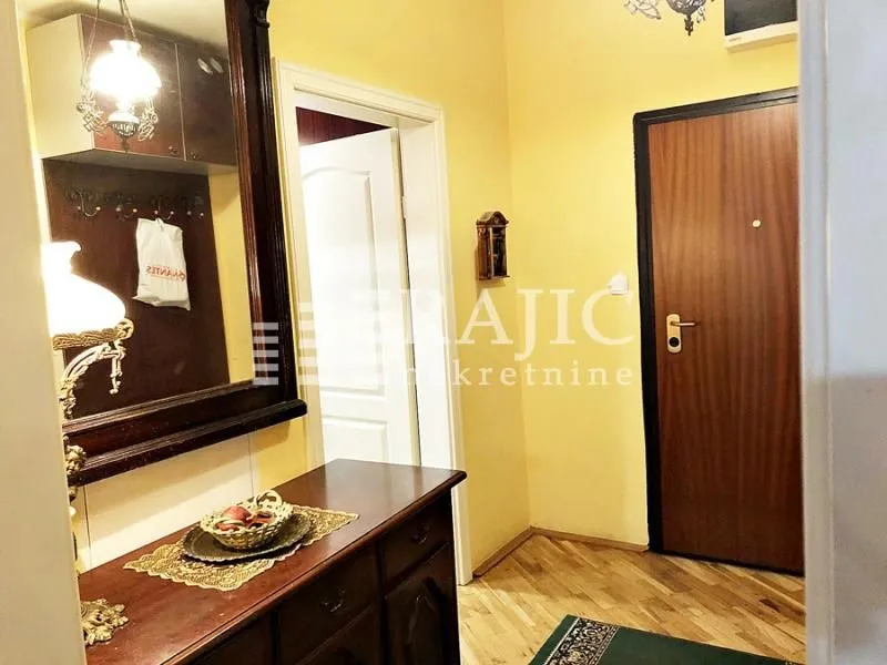 Rent, four bedroom apartment, 110m², Crveni Krst, Beograd