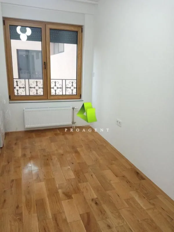 Rent, office space, 93m², Medijana, Niš