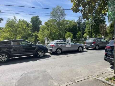 Poslovni prostor in Vračar Hram