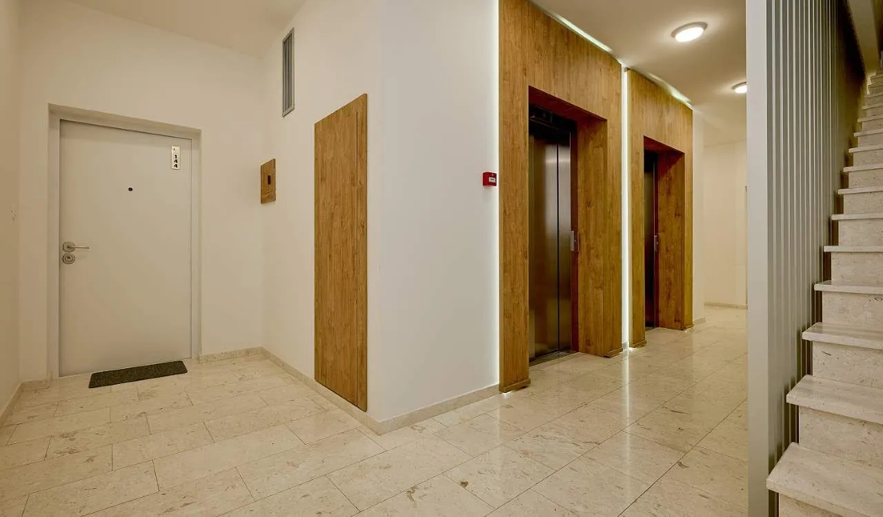 Prodaja, dvosoban stan, 90m², Rafailovići, Budva