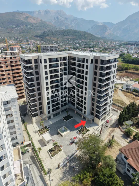 Prodaja, poslovni prostor, 148m², Centar, Bar