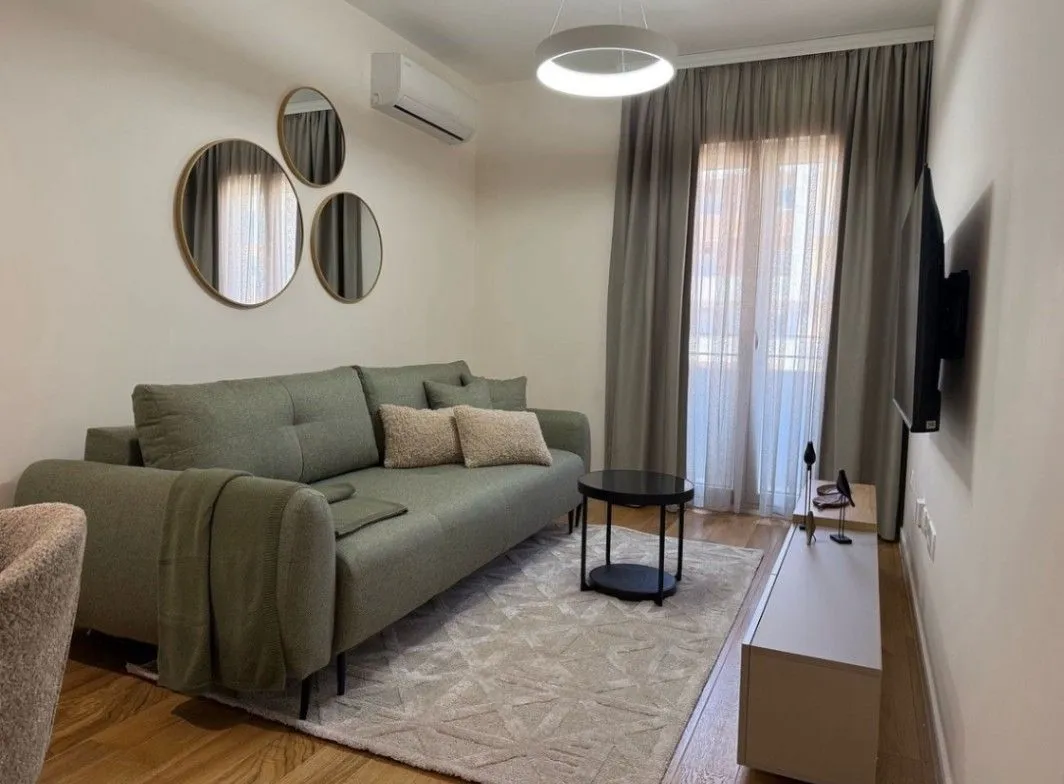 Izdavanje, jednosoban stan, 39m², Central Point, Podgorica