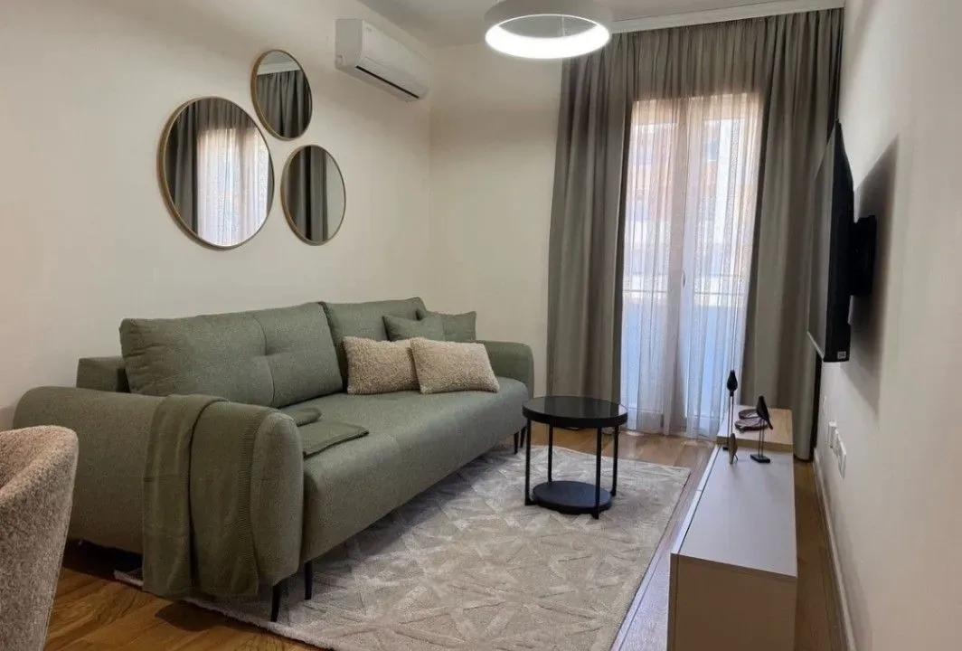 Izdavanje, jednosoban stan, 39m², Central Point, Podgorica
