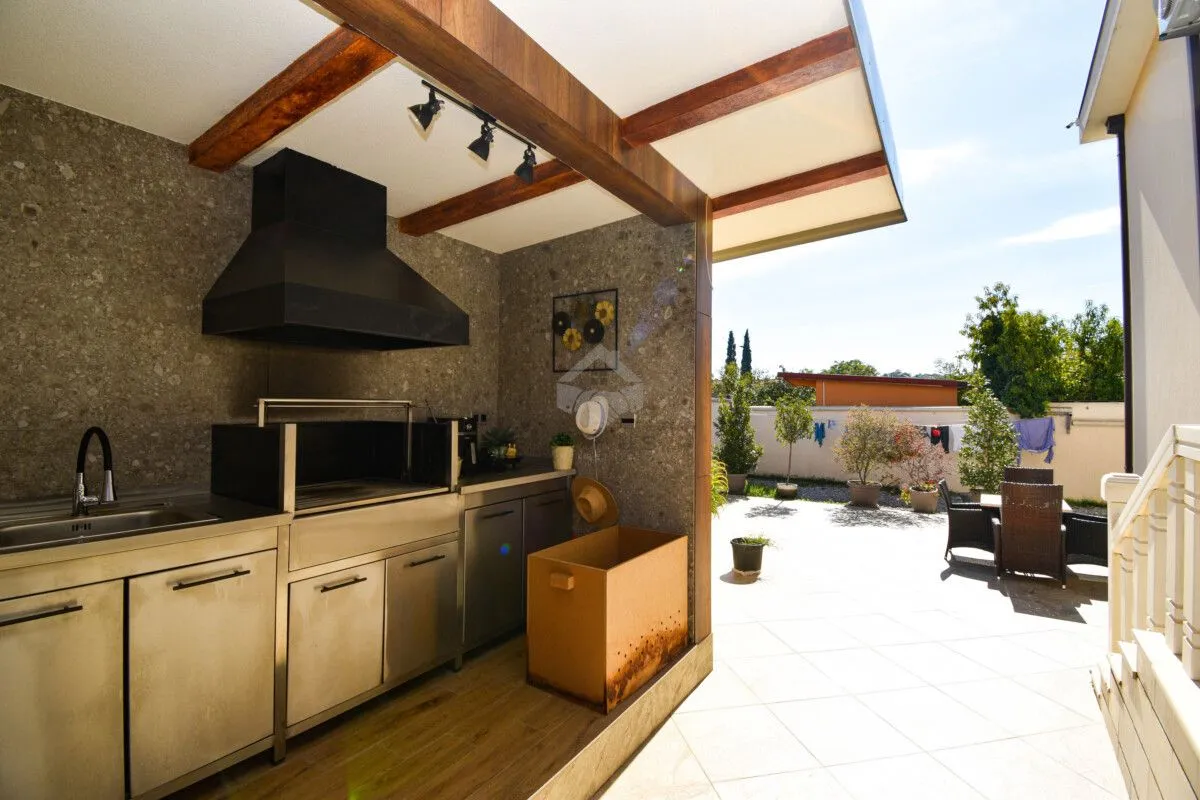 Rent, house, 300m², Zabjelo, Podgorica