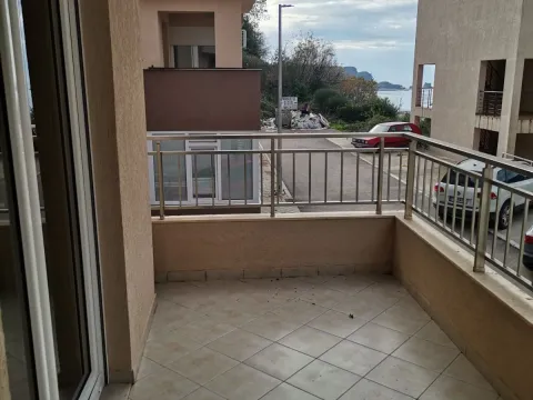 Rent, one bedroom apartment, 50m², Podkošljun, Budva - image 11