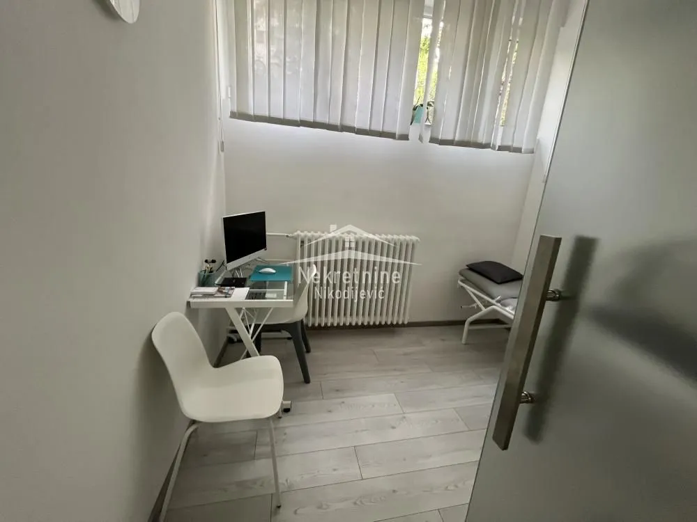 Rent, office space, 136m², Čukarica, Beograd